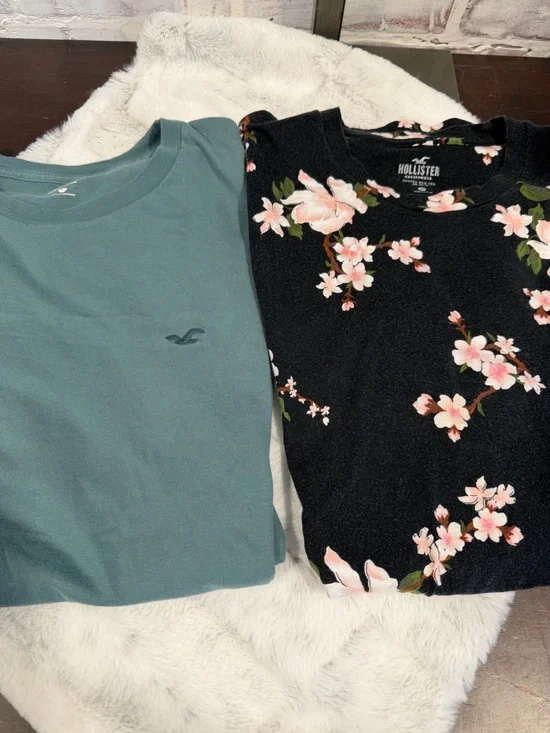 Hollister Men's Short Sleeve Tee bundle - Teal & Black Floral large - Picture 1 of 5